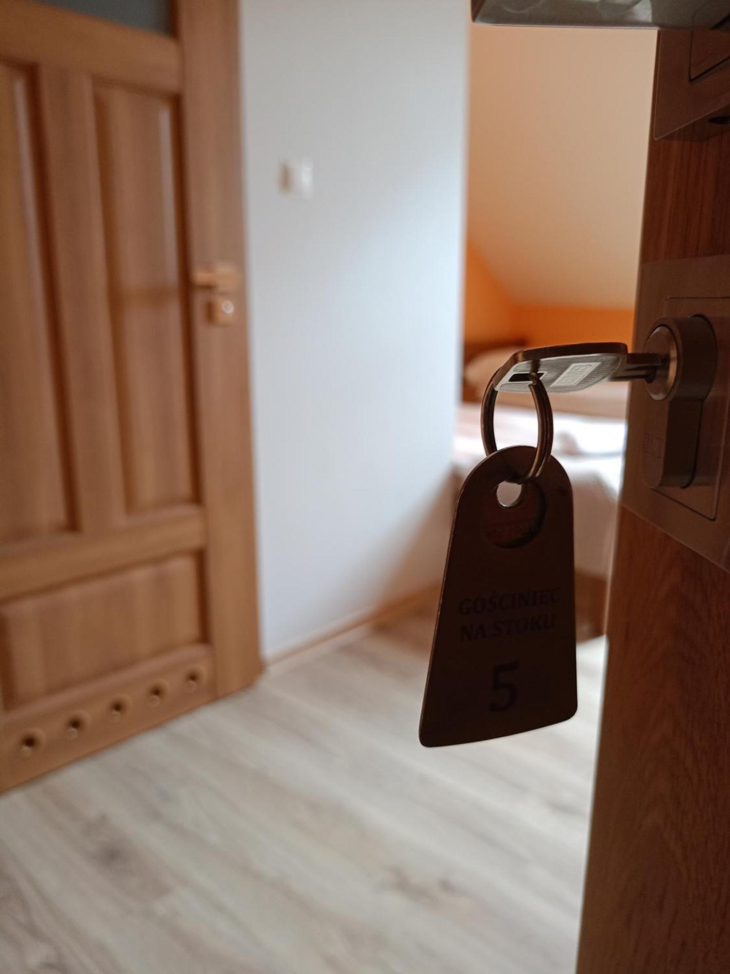 Gosciniec Na Stoku Pokoje 2,3,4 Osobowe, Cisza, Spokoj, Widok Na Stok Narciarski, Lasy, Laki Bobliwo Exterior photo